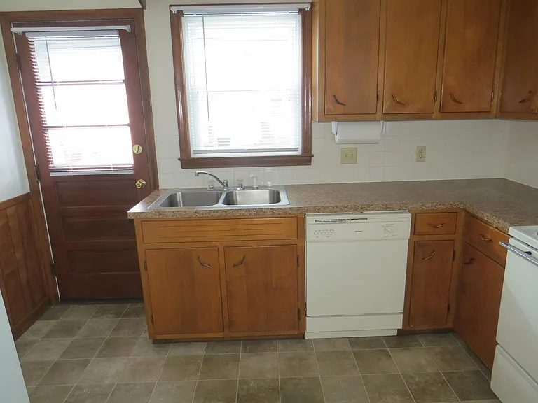 469 Corey St #C — Photo 16