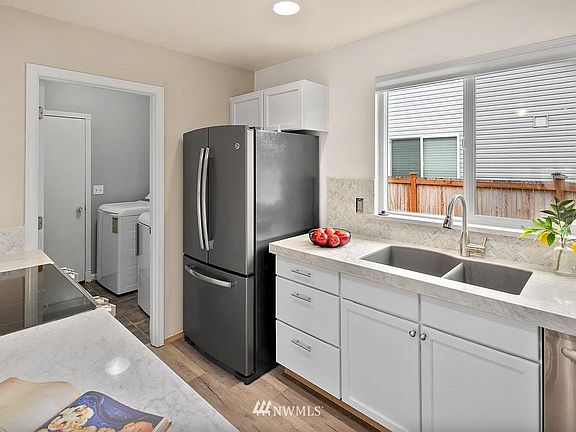 5th image of 1705 95th Ave NE