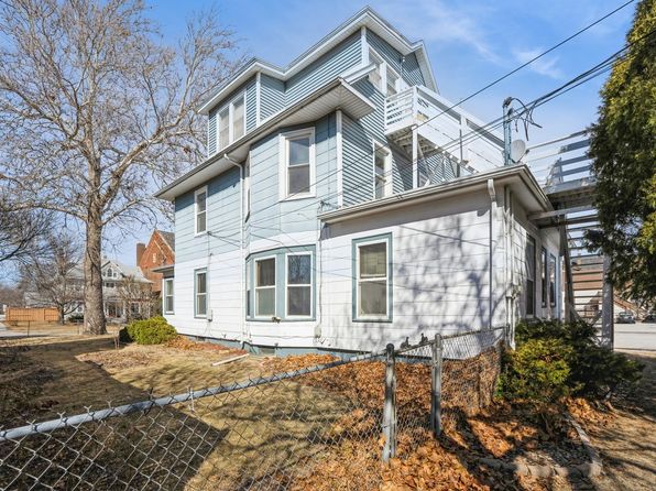 des-moines-iowa-251547765 picture