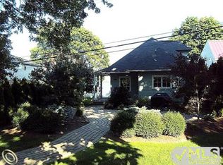 29749 E River Rd, Grosse Ile, MI 48138