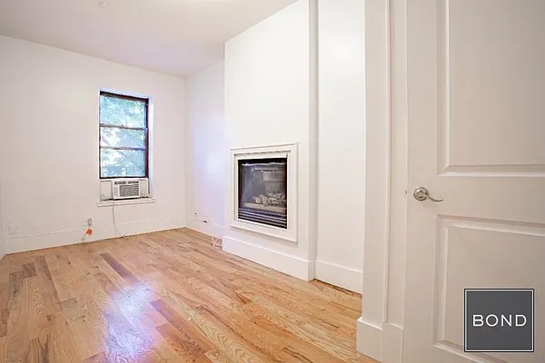 Rented by Bond New York | media 6