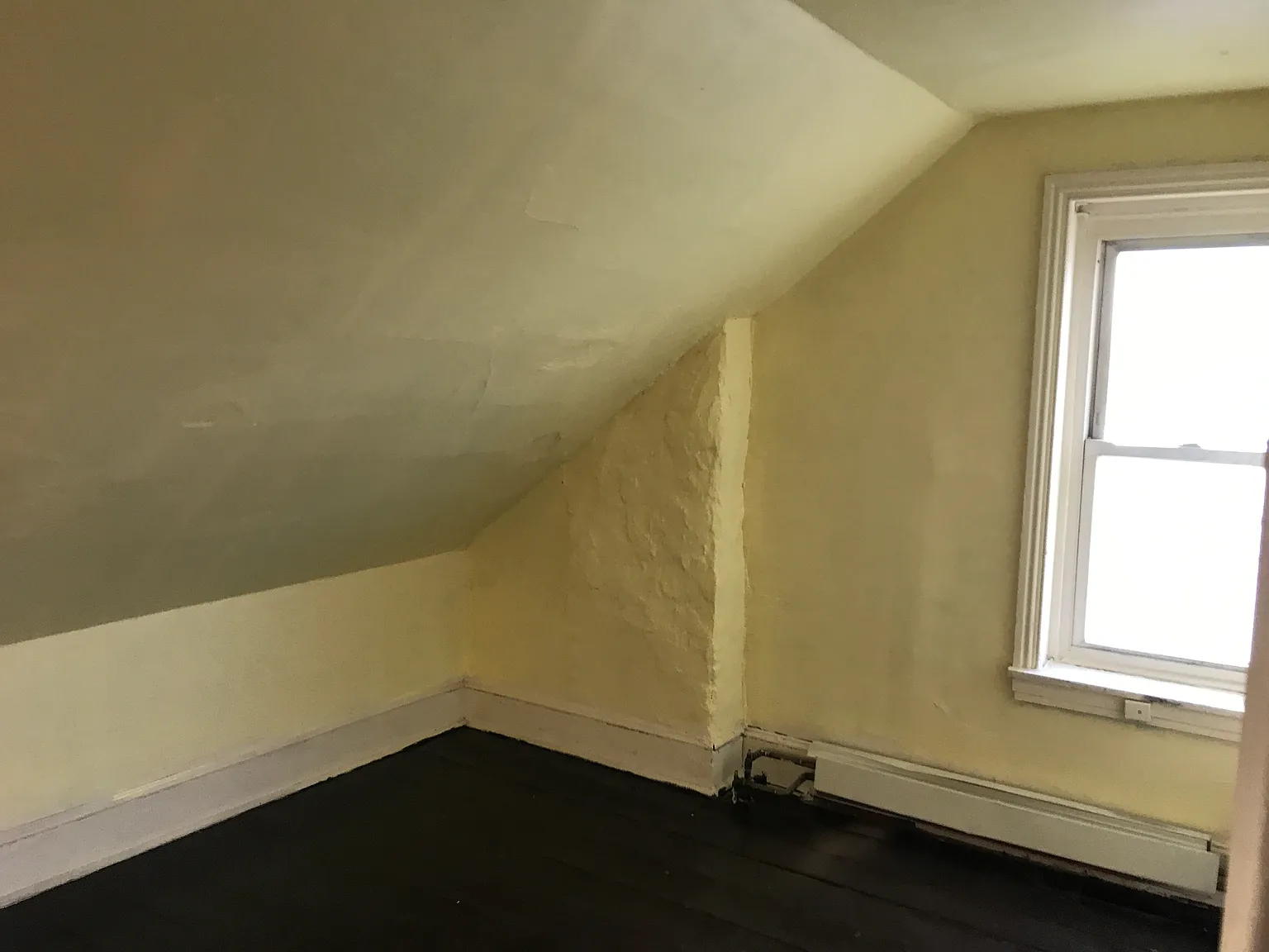 6 bed, 1483 sqft, $1,600 — Photo 2