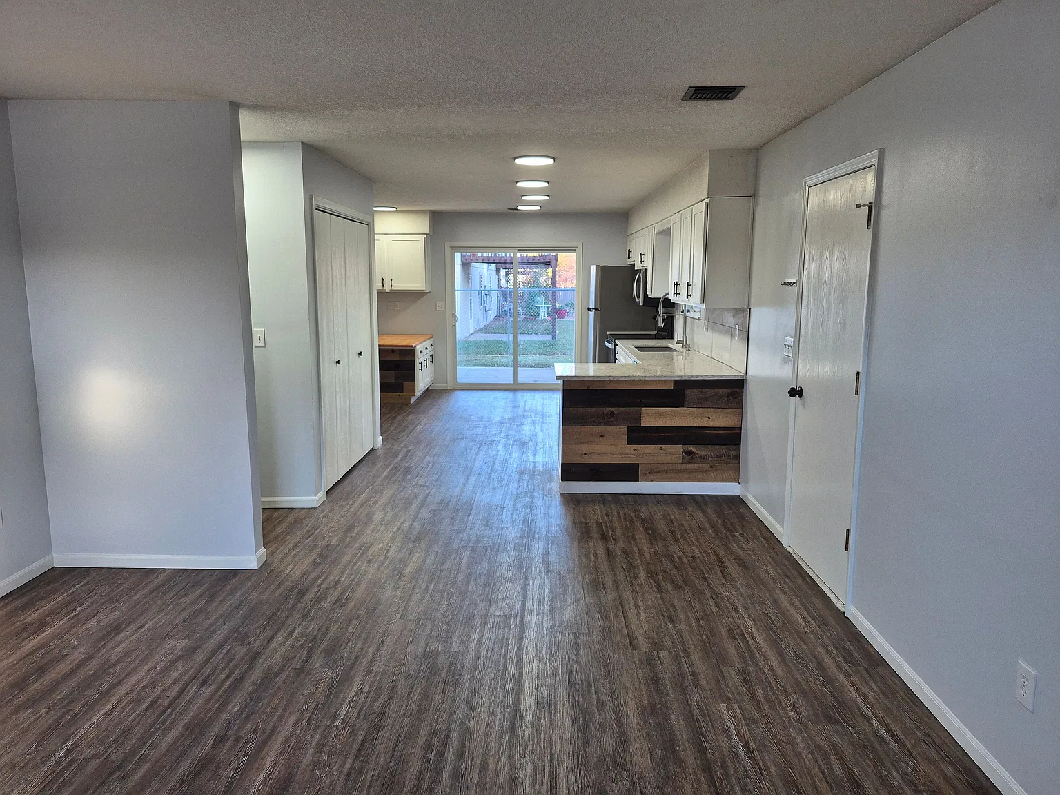 2 bed, 1.0 bath, 1024 sqft, $1,350 — Photo 3