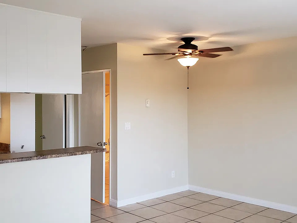 Kitchen & dining area