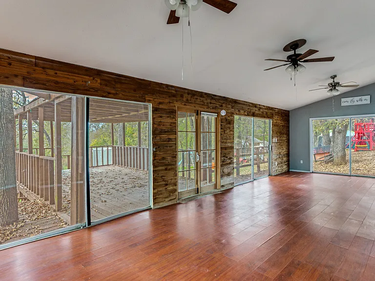 1612 Woodview Dr — Photo 13