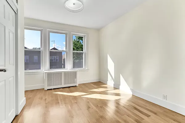 Rented by Halvatzis Realty | media 5