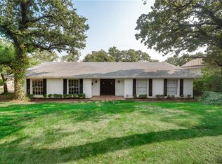 1748 Vinewood St, Fort Worth, TX 76112