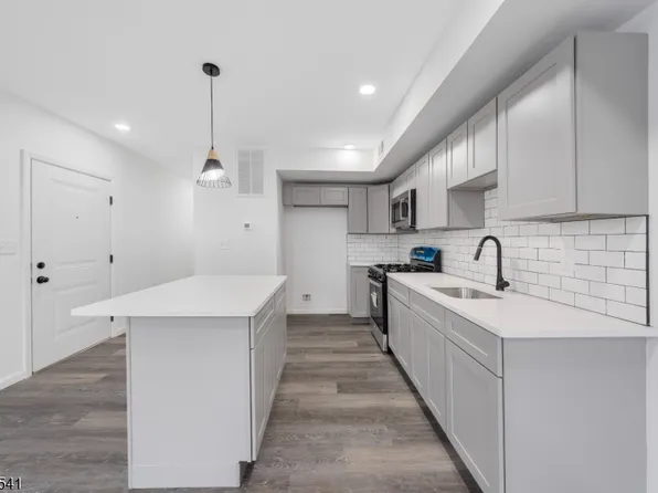 324 2nd St Floor 2, Elizabethport, NJ 07206