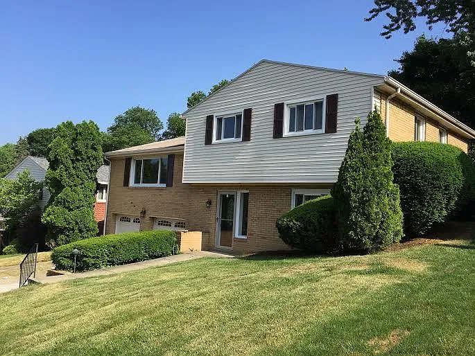 Gorgeous Scott Township 3-Bed/1.5 Bath Available Now — Photo 2