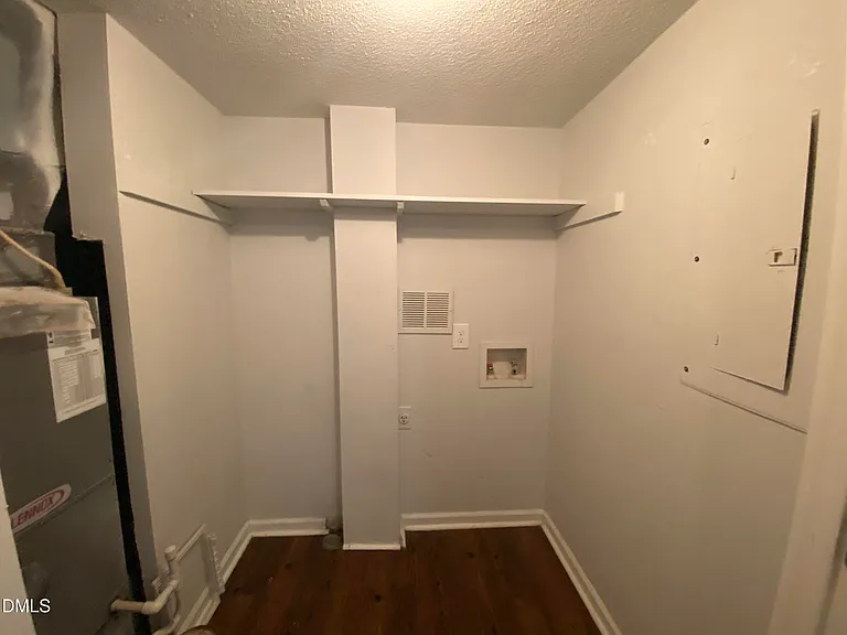 4036 Greenleaf St — Photo 10