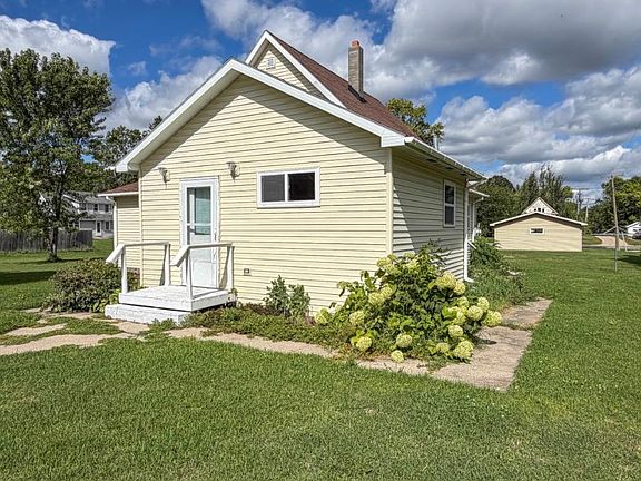 3rd image of 356 Oak St