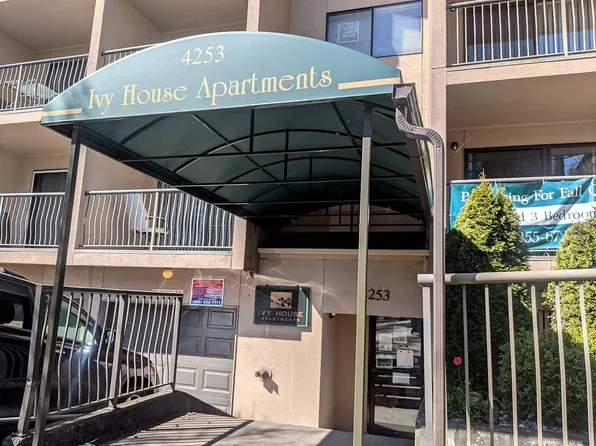 4253 8th Ave NE, Seattle, WA