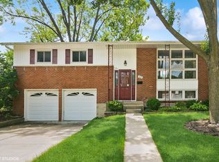 809 E Baldwin Rd, Palatine, IL 60074