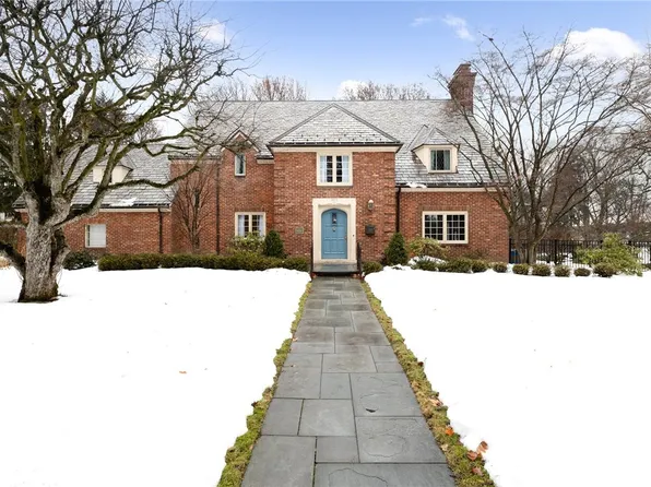 1 Grosvenor Rd, Rochester, NY 14610