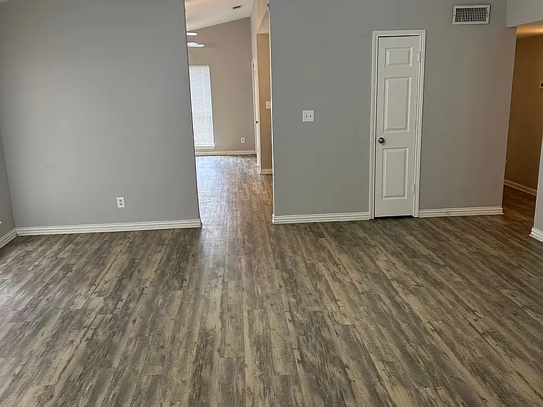 506 Ivanhoe Dr — Photo 5