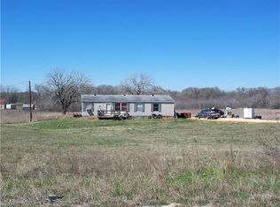 707 Bugtussle Ln, Luling, TX 78648
