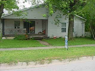 2nd image of 644 Oak St