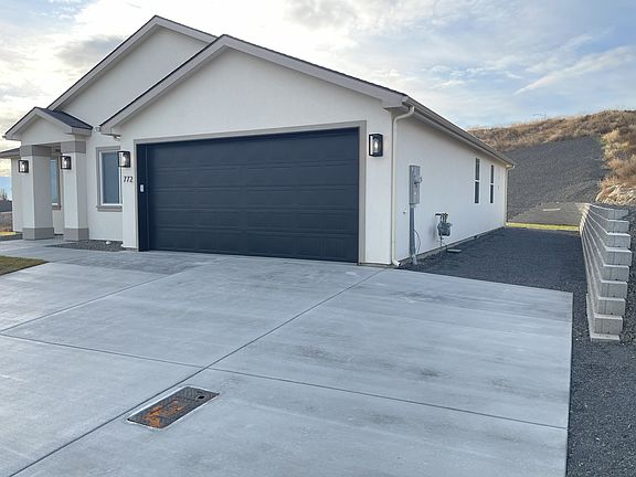 Front right with Extra Side parking