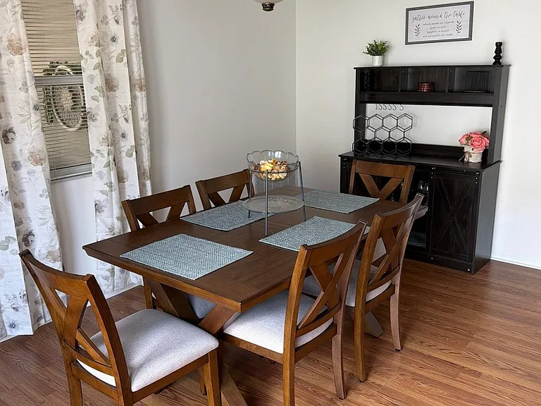 428 Canterbury Ct — Photo 3