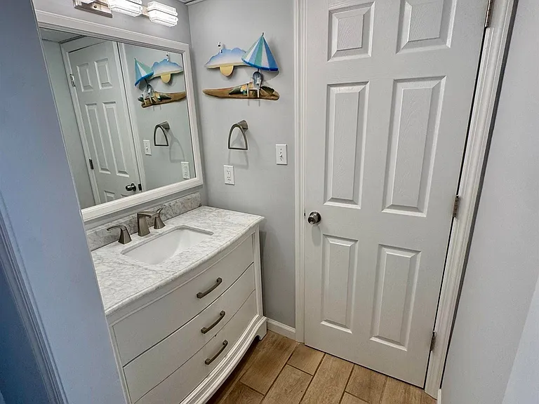 130 N Adams Ave #B — Photo 8