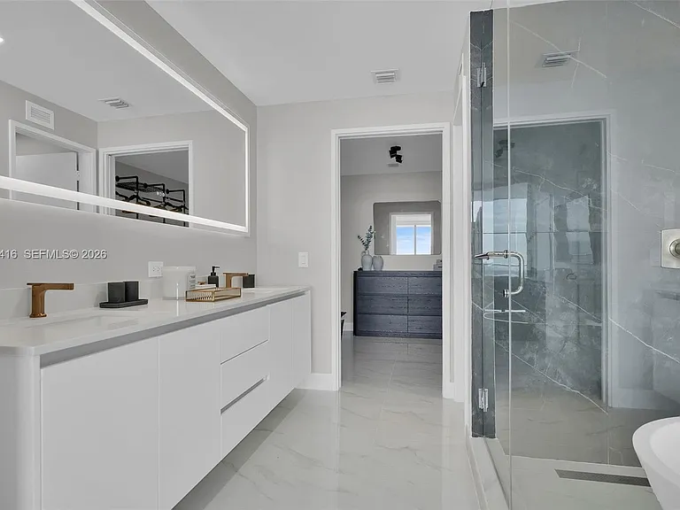 700 NE 24th St #4701 — Photo 10