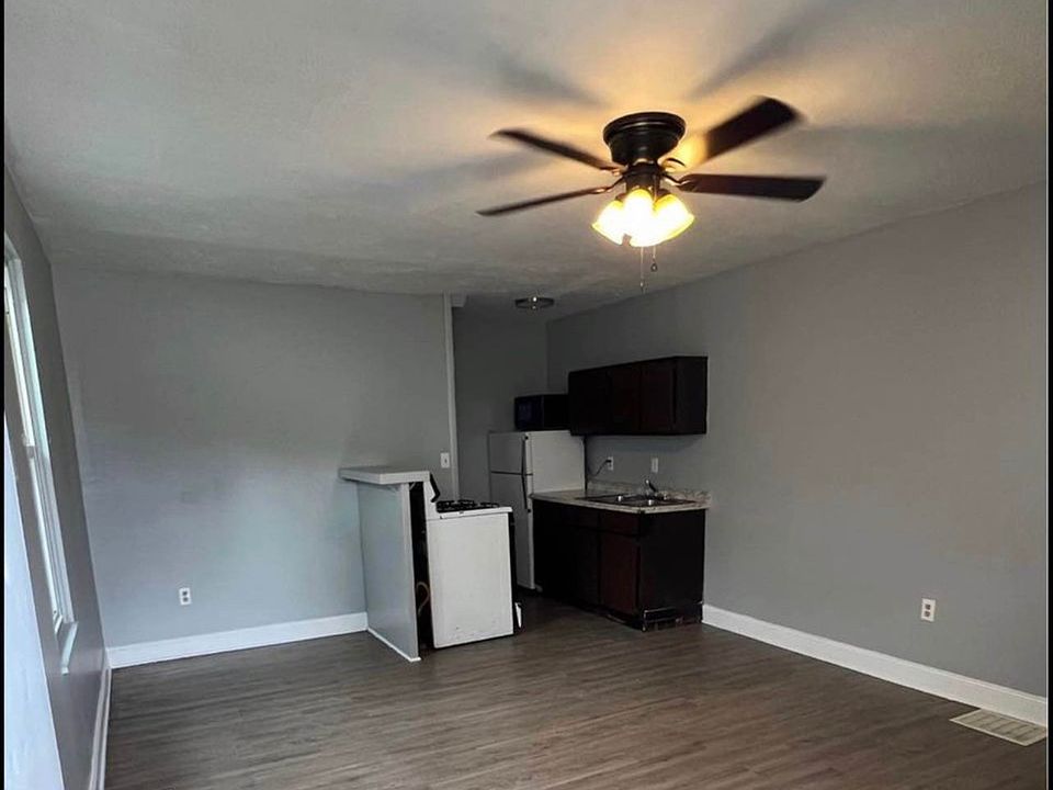 1st image of 828 Seborn Ave #3