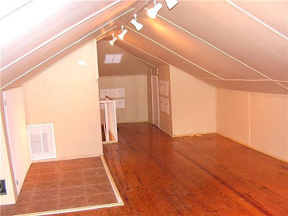 2nd image of 1571 Jackson Ave