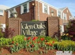 7376 260th St, Glen Oaks, NY 11004
