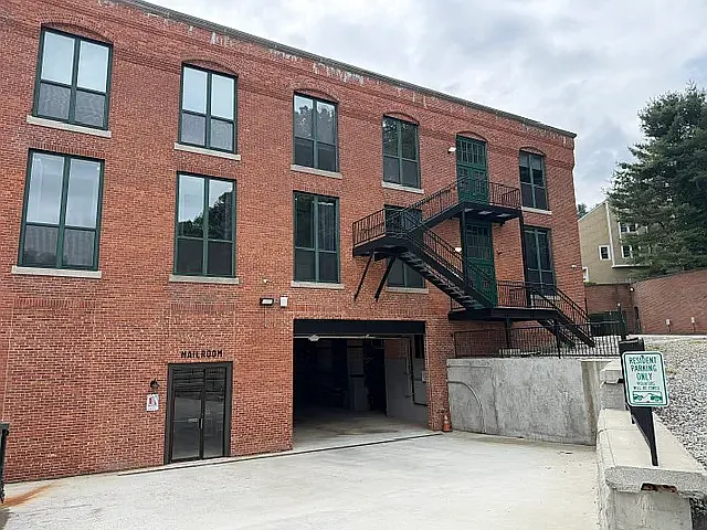 1665 Main Street