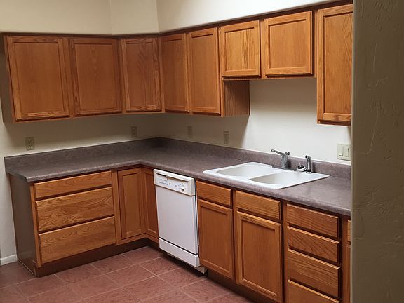 Kitchen (large cabinets)