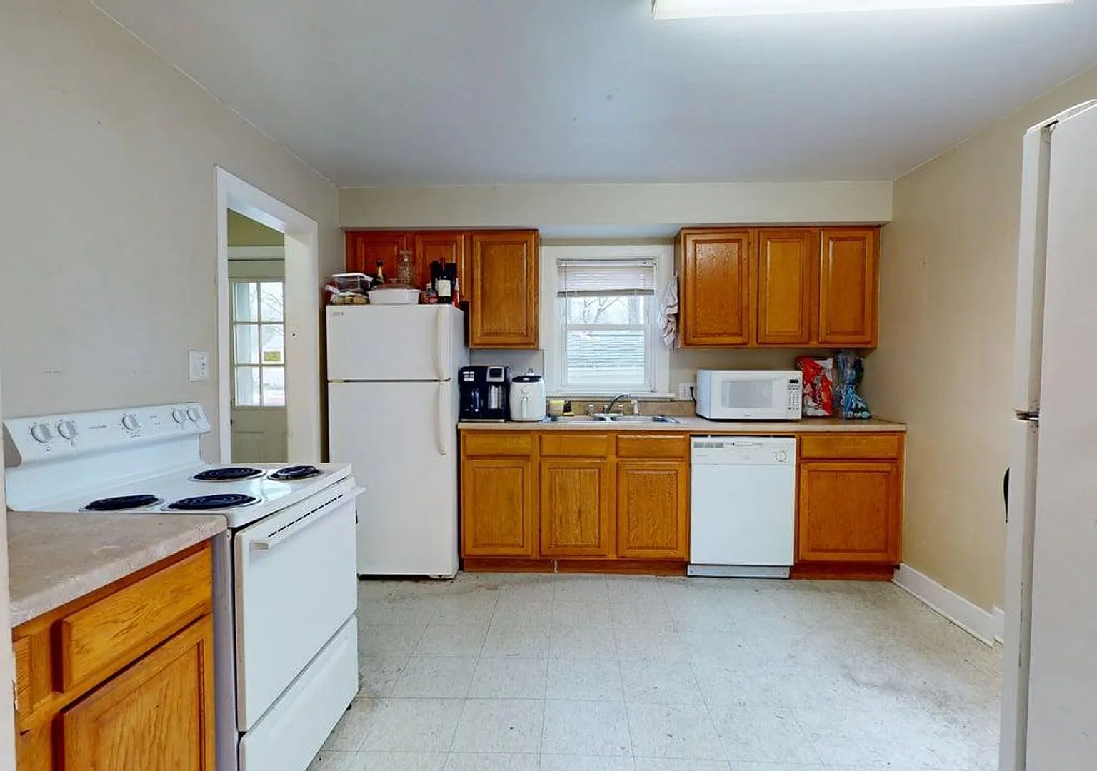 5 Bedroom Home in Campus Area - Available August 1st — Photo 4