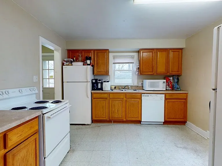 147 Campus Ave — Photo 4