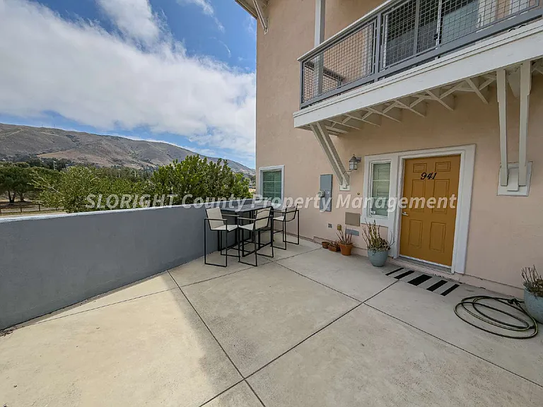 941 Humbert Ave — Photo 1