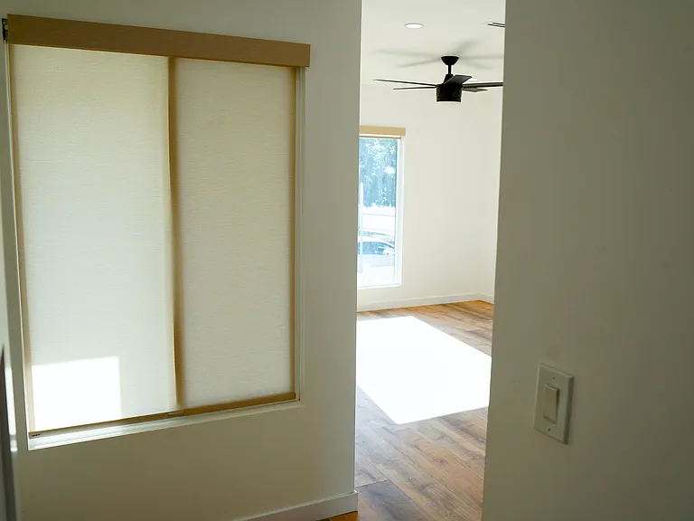 629 W Hillsdale St — Photo 14