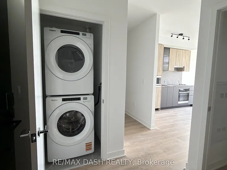 1037 The Queensway #215 — Photo 10