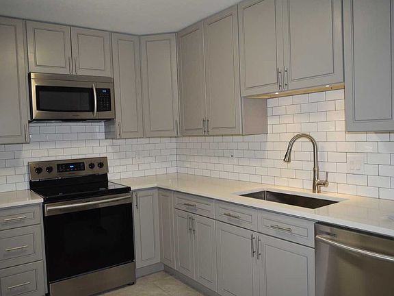 5th image of 241 Creekside Ln