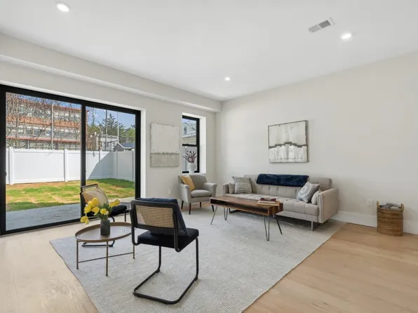 220 Freeman Avenue image 37 of 47