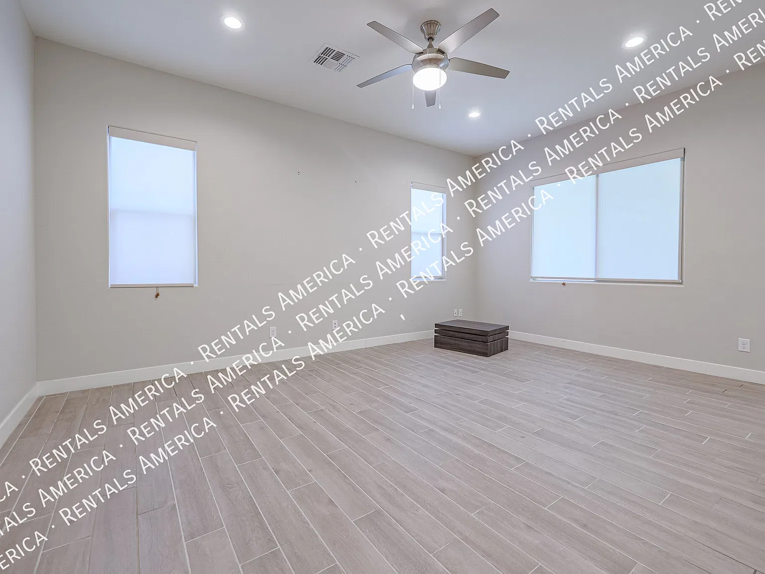 Awesome three bedroom home in the heart of Gilbert — Photo 4