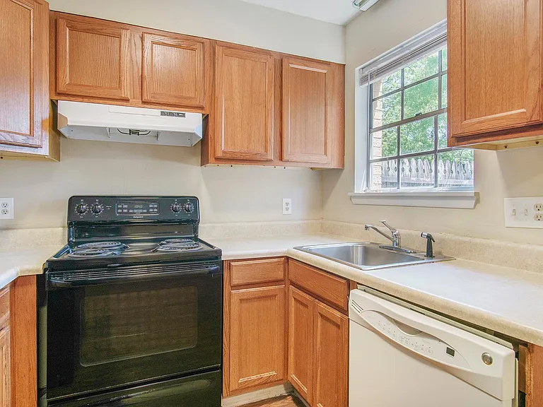 3267 Warringwood Dr — Photo 15