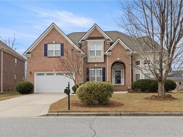 108 Olde Salem Dr, Jamestown, NC 27282