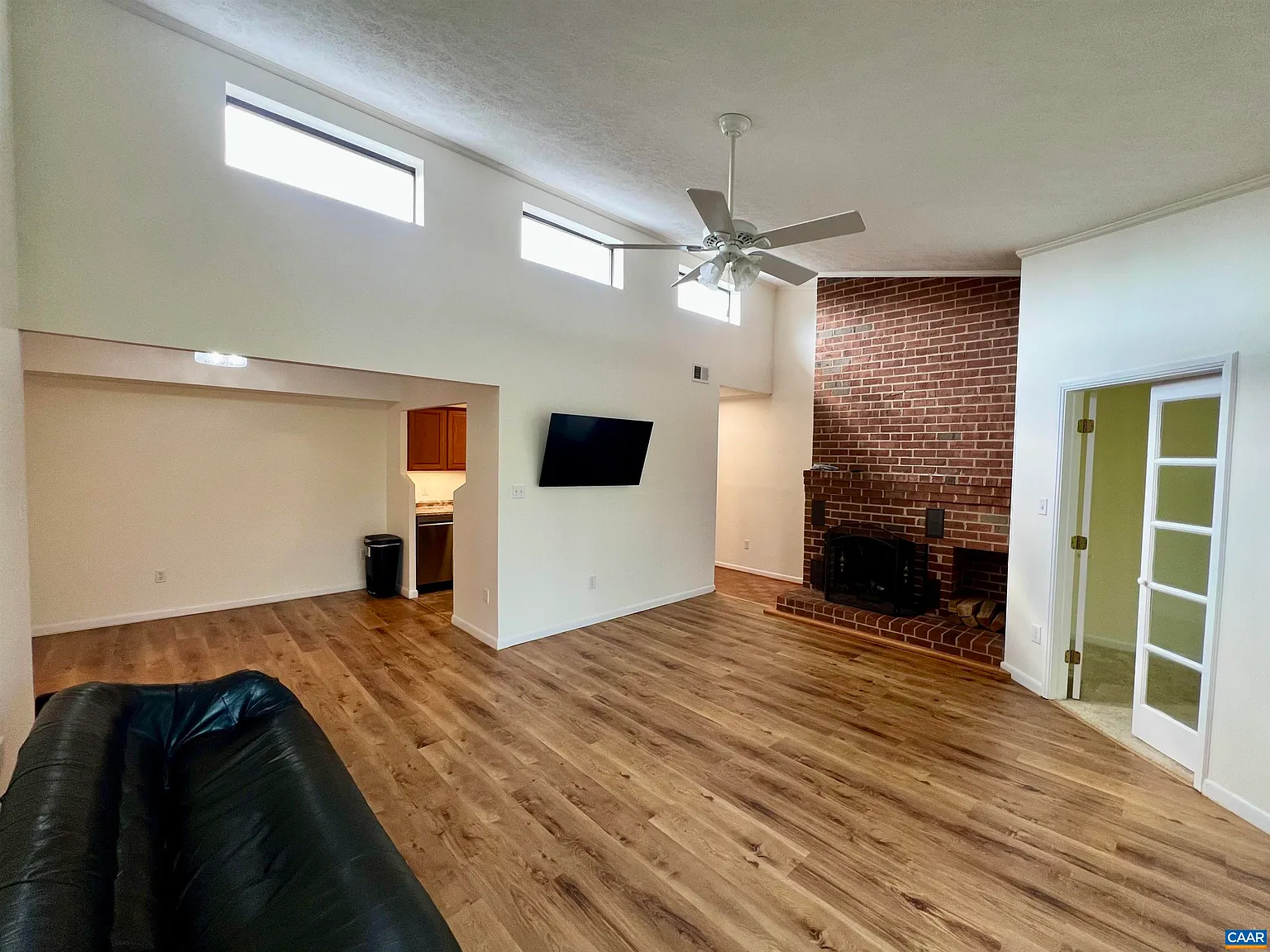 2 bed, 2.0 bath, 1120 sqft, $1,895 — Photo 2