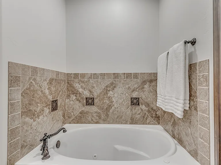 11804 Volterra Way — Photo 45