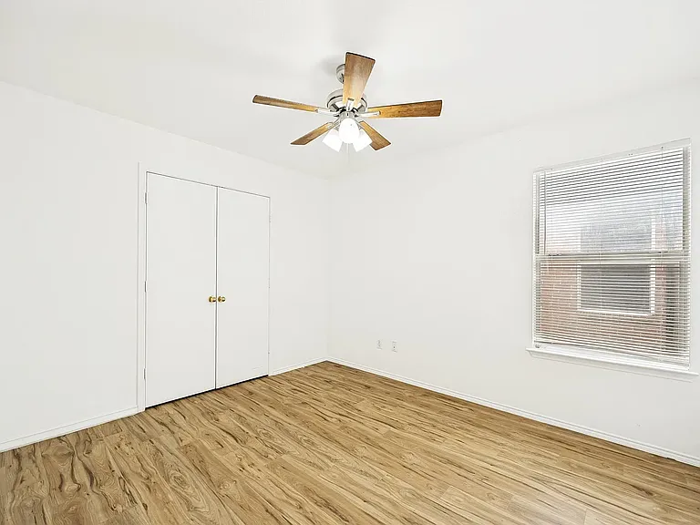 202 Trenton Dr — Photo 4