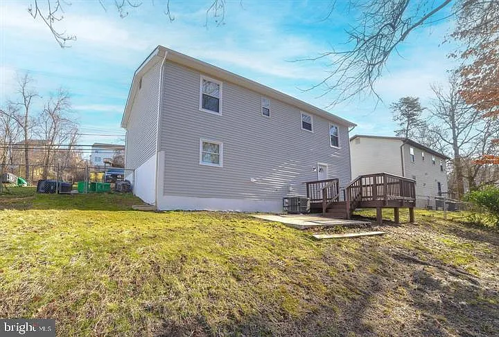 5 bed, 3.0 bath, 1028 sqft, $3,700 — Photo 3
