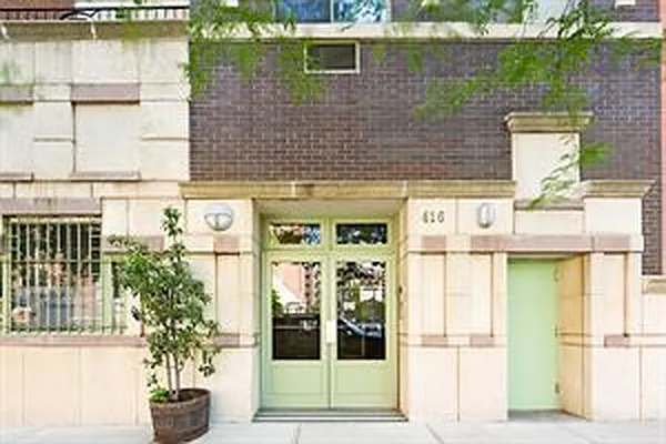 Rented by Douglas Elliman | media 8