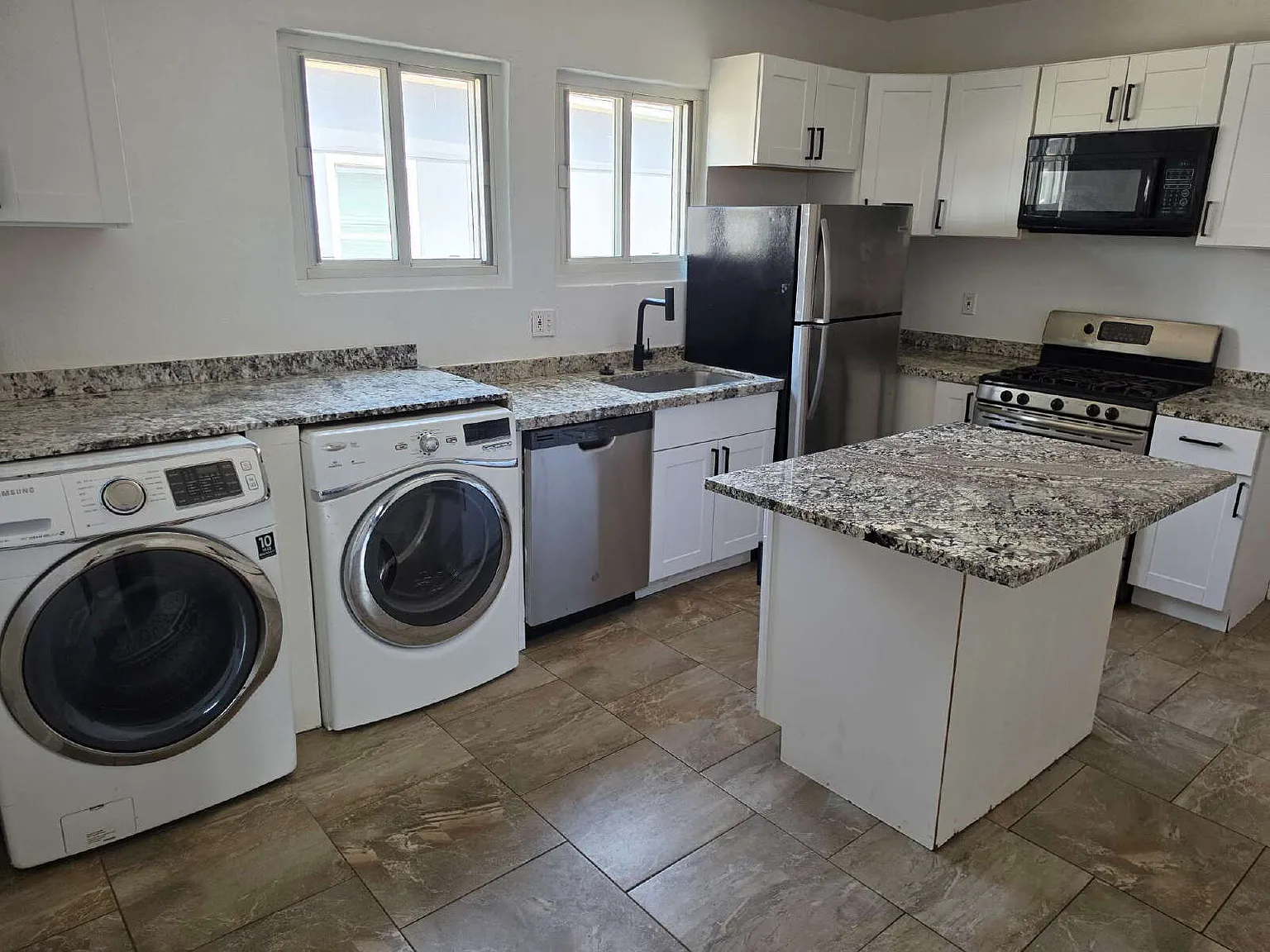 2 bed, 2.0 bath, 760 sqft, $1,695 — Photo 2