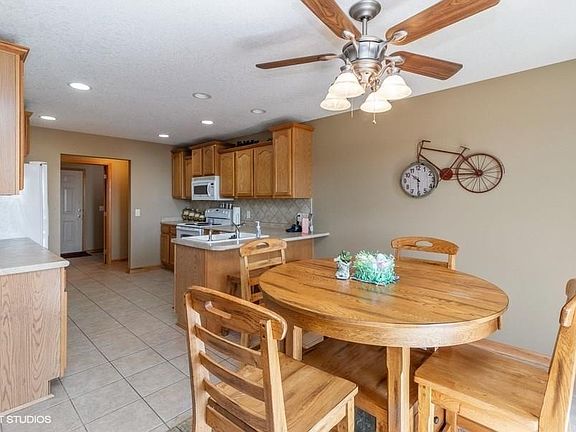 5th image of 1110 Lake Shore Dr SE