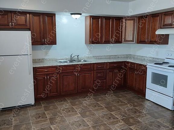 4th image of 12616 Jackson Ave #B