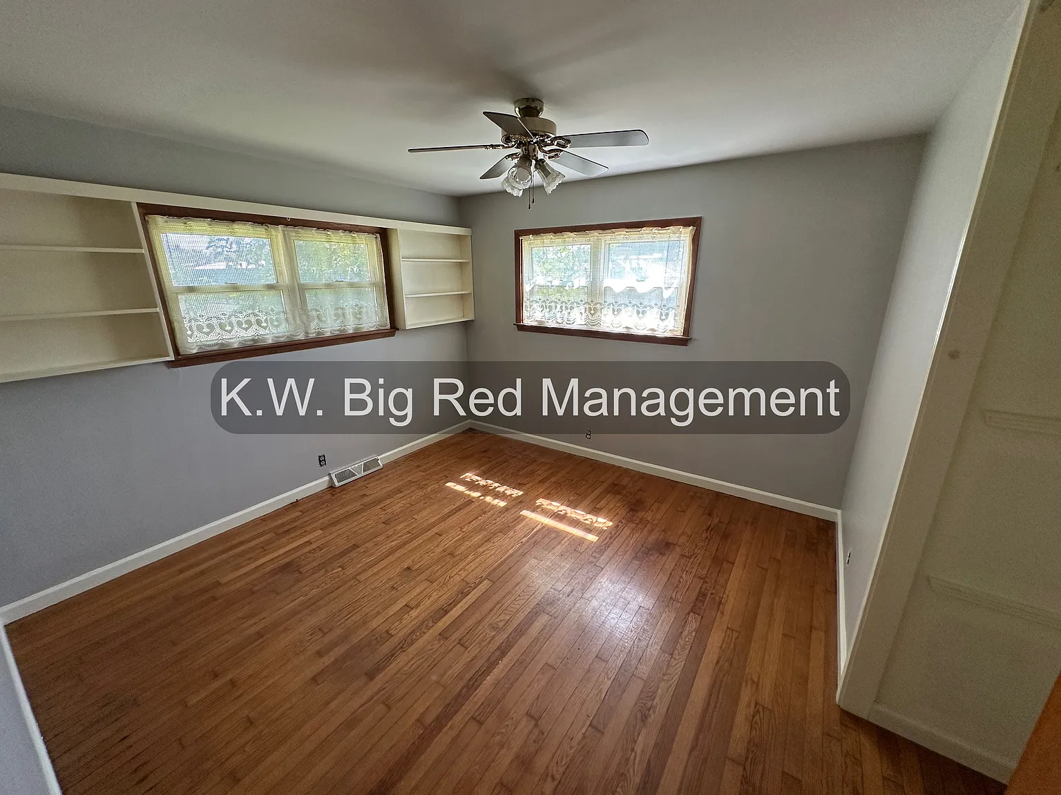 3 bed, 1.5 bath, 1313 sqft, $2,000 — Photo 3