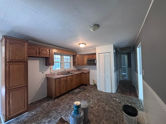 4th image of 814 Flicker Rd